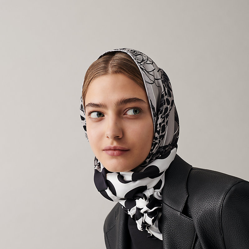 HERMES スカーフ Jungle Love stamped scarf 70 直営ラッピング Jungle Love silk scarf | Hermès Singapore